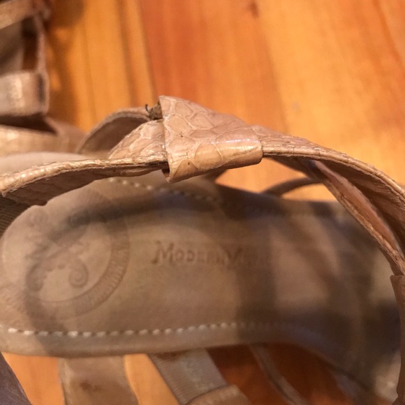 Modern Vintage Wedges 7 - Picture 4 of 4